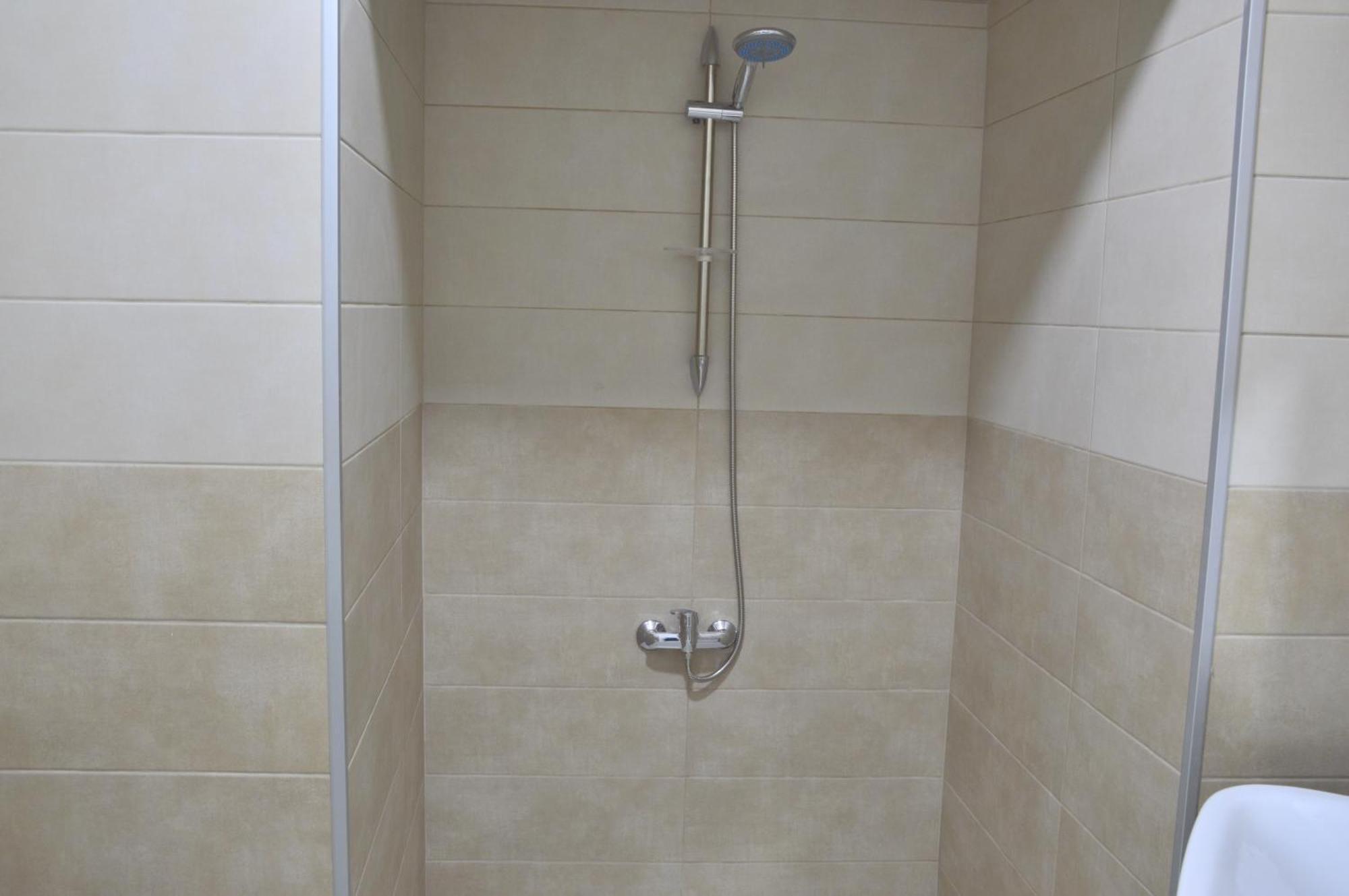 Mtatsmindaze Hotell Tbilisi Rom bilde