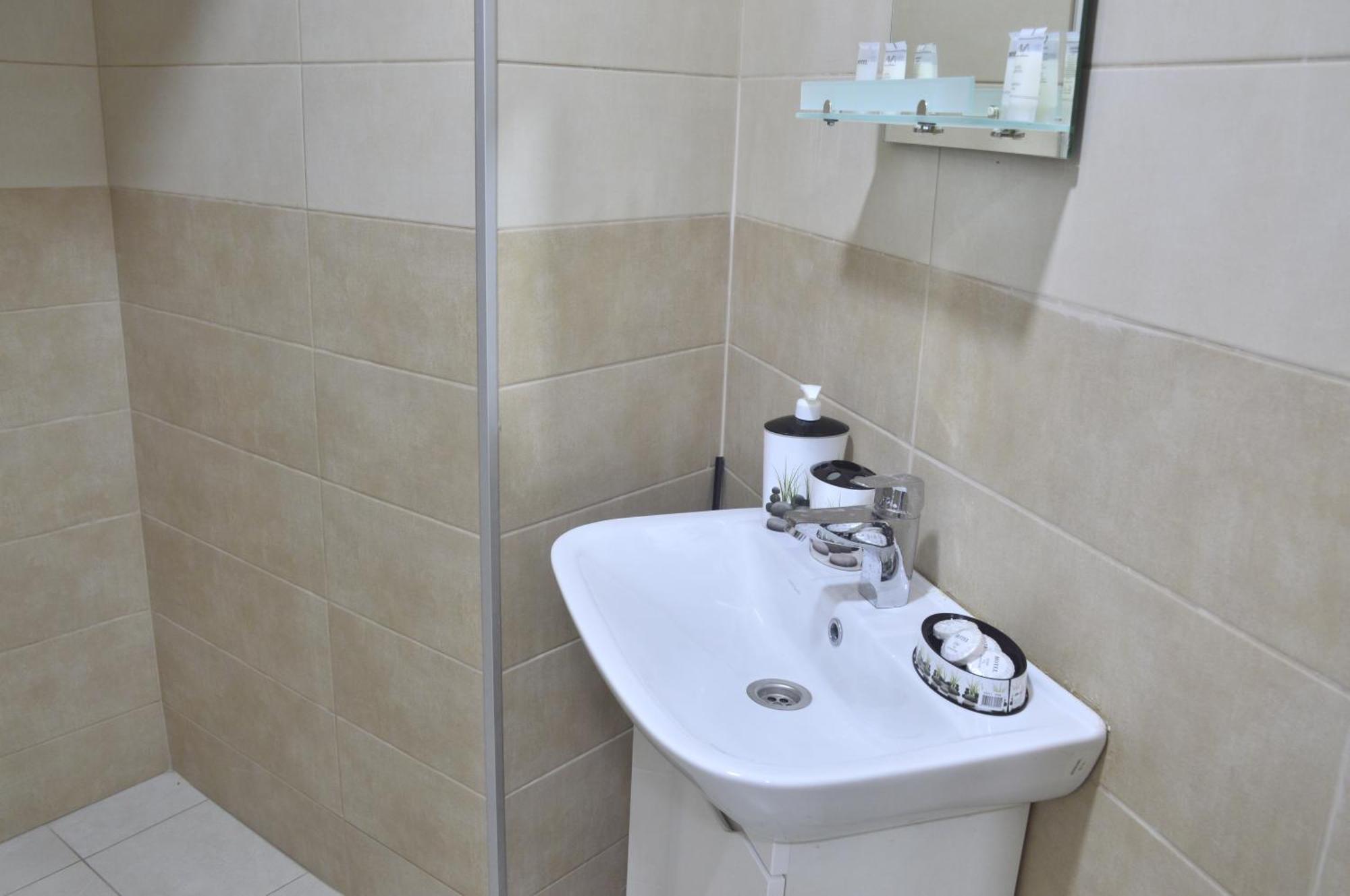 Mtatsmindaze Hotell Tbilisi Rom bilde