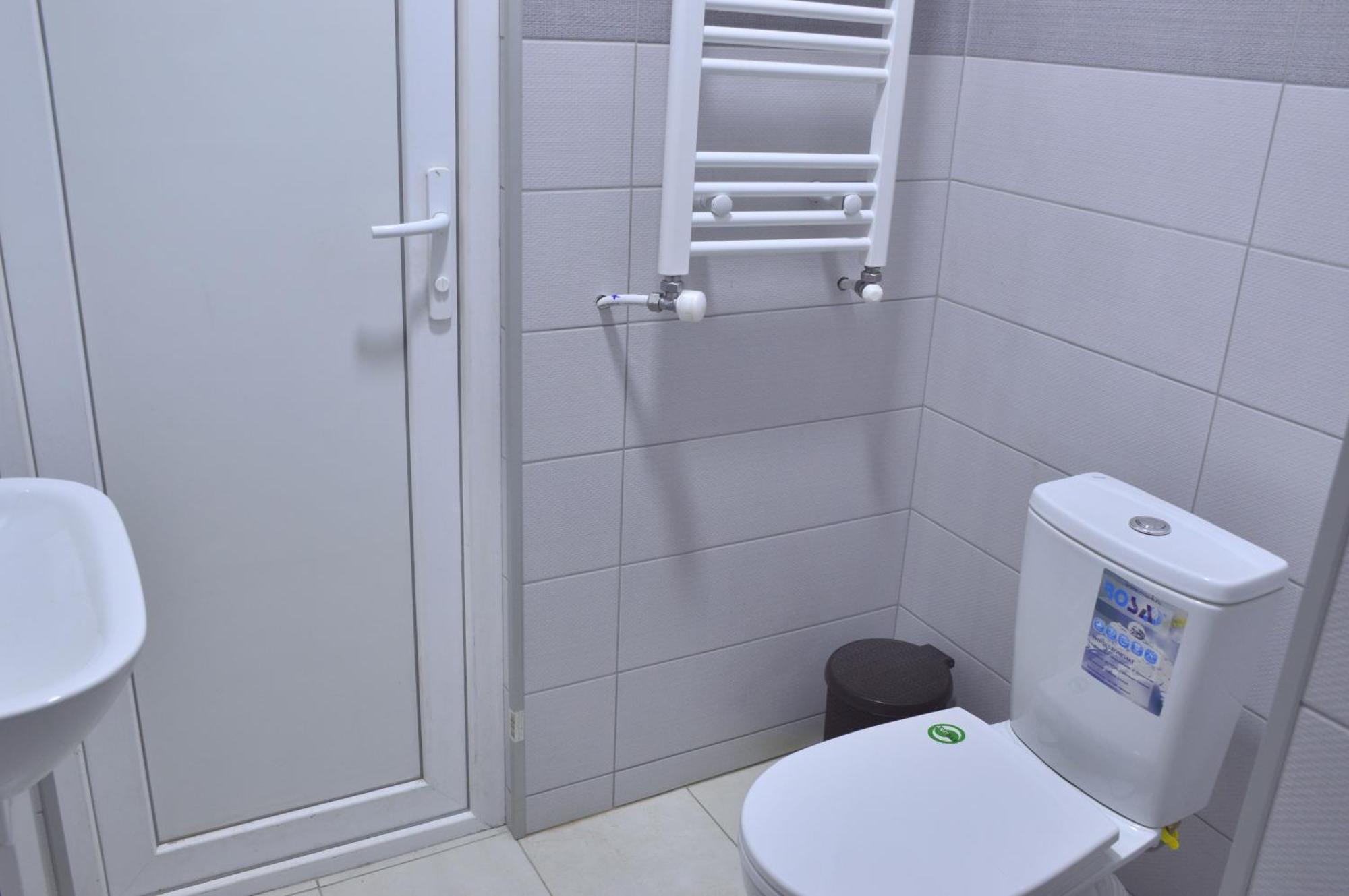 Mtatsmindaze Hotell Tbilisi Rom bilde